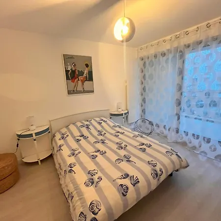 3 Pieces A 100m De La Avec Grande Terrasse Et Wifi - *