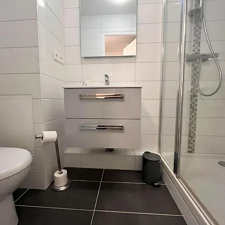 3 Pieces A 100m De La Avec Grande Terrasse Et Wifi - - Fr-1-197-537 * Ле-Сабль-д’Олон