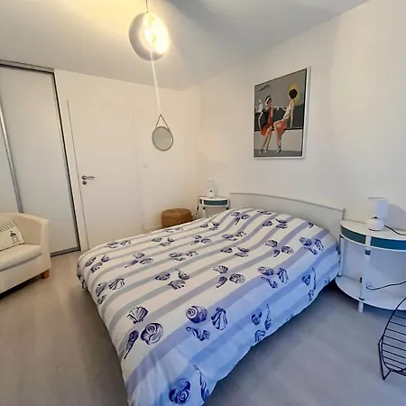 3 Pieces A 100m De La Avec Grande Terrasse Et Wifi - - Fr-1-197-537 * Ле-Сабль-д’Олон