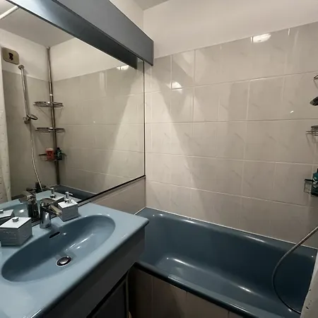 Apartamento 3 Pieces A 100m De La Avec Grande Terrasse Et Wifi - *